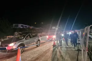 (ΦΩΤΟΣ) 20λεπτη καθυστέρηση στο Απόλλων-Δόξα λόγω κοσμοσυρροής