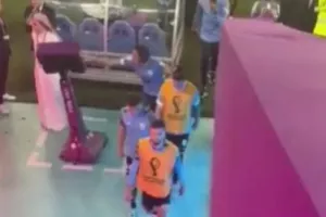 Βίντεο: Ο Καβάνι ξέσπασε στην οθόνη του VAR!