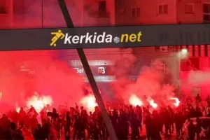 ΒΙΝΤΕΟ/ΦΩΤΟΣ: "Χαμό" έξω από το Τσίρειο η Θύρα 1