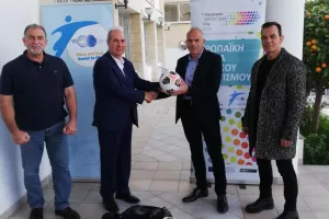 ΚΟΠ: Δώρισε 20 μπάλες σε σχολεία