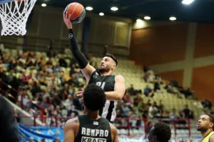 Θλάση ο Καμπερίδης, διάστρεμμα ο Ρένφρο – Τιμωρήθηκε ο Τσιακμάς