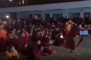 Μοναχοί πανηγυρίζουν σαν τρελοί το πέναλτι τίτλου!