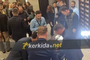 Ουρές για Michael Owen!