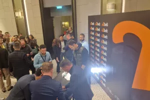 Ουρές για Michael Owen!