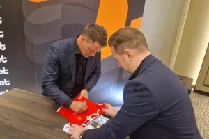 Ουρές για Michael Owen!