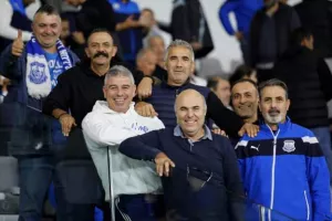 Περιμένουν μεταγραφές... 
