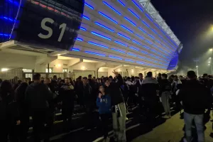 (Ώρα 18:55) Κοσμοσυρροή και πολλή κίνηση (βίντεο/φώτος)