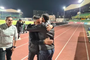 Αγκαλιασμένοι οι δυο κορυφαίοι προπονητές της σύγχρονης... ΑΕΛ! (φώτος)