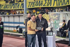 Αυτοί τιμήθηκαν από ΑΕΛ και Άρη (φώτος)