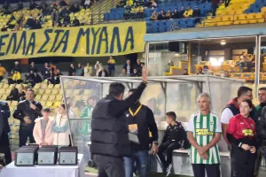 Αυτοί τιμήθηκαν από ΑΕΛ και Άρη (φώτος)