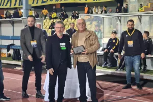 Αυτοί τιμήθηκαν από ΑΕΛ και Άρη (φώτος)