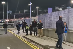 (ΦΩΤΟΣ) 20λεπτη καθυστέρηση στο Απόλλων-Δόξα λόγω κοσμοσυρροής