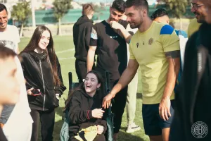 (ΦΩΤΟΣ/ΑΕΛ) Πανέμορφες εικόνες με χαμόγελα και δώρα 