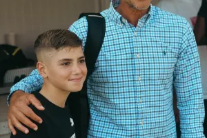 (ΦΩΤΟΣ/ΑΕΛ) Πανέμορφες εικόνες με χαμόγελα και δώρα 