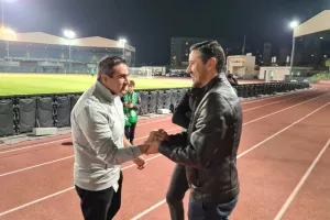 Αγκαλιασμένοι οι δυο κορυφαίοι προπονητές της σύγχρονης... ΑΕΛ! (φώτος)