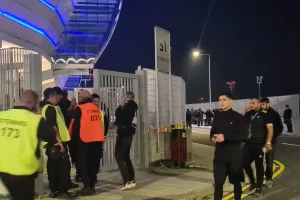 (ΦΩΤΟΣ) 20λεπτη καθυστέρηση στο Απόλλων-Δόξα λόγω κοσμοσυρροής