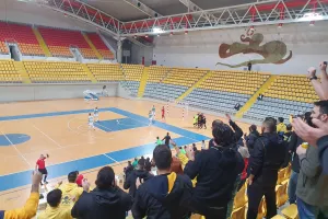Οι Λέοντες... βρυχήθηκαν στο φούτσαλ- Εφτά στην Ομόνοια! (φώτος)