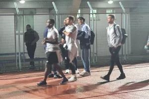 Υποδοχή με αγκαλιές σε Γιανέφσκι (φώτος)