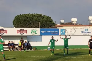 Xριστούγεννα... μόνος στην κορυφή