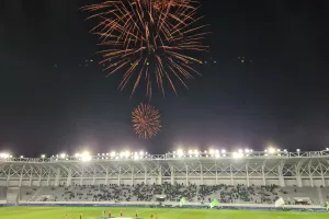 Με πυροτεχνήματα και cheerleaders η ιστορική πρεμιέρα του Άρη (φώτος & βίντεο)