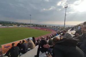 ΦΟΥΛ οι κερκίδες Πέμπτη μεσημέρι!