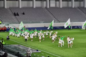 Με πυροτεχνήματα και cheerleaders η ιστορική πρεμιέρα του Άρη (φώτος & βίντεο)