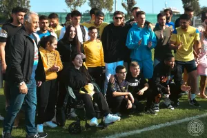 (ΦΩΤΟΣ/ΑΕΛ) Πανέμορφες εικόνες με χαμόγελα και δώρα 