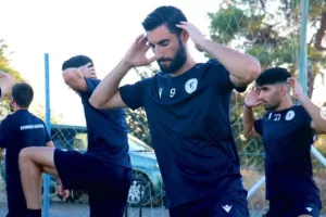 Μένει ελεύθερος ο Ράνος και "παίζει" να παραμείνει Κύπρο