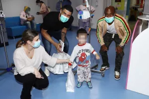 (ΦΩΤΟΣ) Η Ομόνοια στο Μακάρειο Νοσοκομείο 