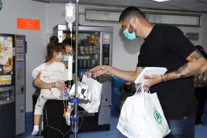 (ΦΩΤΟΣ) Η Ομόνοια στο Μακάρειο Νοσοκομείο 