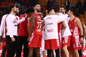 Αυτοί σφυρίζουν στην "ερυθρόλευκη μάχη" του ΣΕΦ 