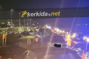 (ΦΩΤΟΣ) 20λεπτη καθυστέρηση στο Απόλλων-Δόξα λόγω κοσμοσυρροής