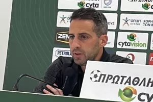 Φερέρα/"Ψηλά το κεφάλι, χάσαμε μία μάχη- Aν είχε σφυρίξει φάουλ ο ρεφ στο 2-1..."