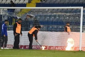ΦΩΤΟΡΕΠΟΡΤΑΖ/ Φωτιές και αντικείμενα στο ΠΑΠ...