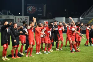 Νέα Σαλαμίνα: Με δυσκολίες μεν, με πίστη δε...