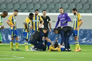 Άρης-ΑΠΟΕΛ: Το... μοίρασαν με Στρούσκι και Μαρκίνιος, "γαλαζοκίτρινα" Χριστούγεννα στη κορυφή (φώτος)