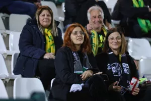 Δόξα – ΑΕΚ: "Καρδιοχτύπησε" αλλά... απέδρασε με Γκιούρτσο! (Φώτος)