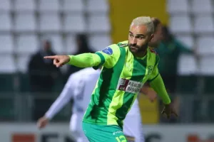 Δόξα – ΑΕΚ: "Καρδιοχτύπησε" αλλά... απέδρασε με Γκιούρτσο! (Φώτος)