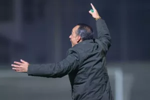 Δόξα – ΑΕΚ: "Καρδιοχτύπησε" αλλά... απέδρασε με Γκιούρτσο! (Φώτος)