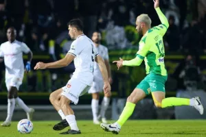 Δόξα – ΑΕΚ: "Καρδιοχτύπησε" αλλά... απέδρασε με Γκιούρτσο! (Φώτος)