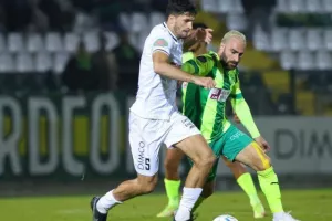 Δόξα – ΑΕΚ: "Καρδιοχτύπησε" αλλά... απέδρασε με Γκιούρτσο! (Φώτος)