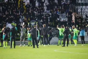 Δόξα – ΑΕΚ: "Καρδιοχτύπησε" αλλά... απέδρασε με Γκιούρτσο! (Φώτος)