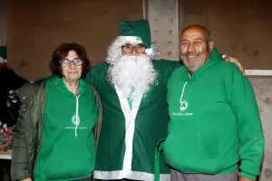ΦΟΥΛ γιορτινό mood και... "πράσινος" Άγιος Βασίλης (φώτος)