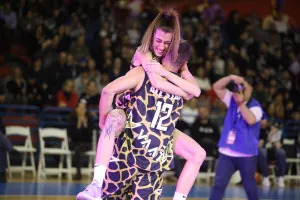 ΦΩΤΟΣ/Έκανε πρόταση γάμου στο All Star Game ο Μάριος!
