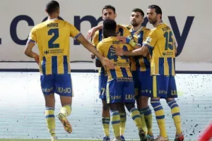 Νέα Σαλαμίνα-ΑΠΟΕΛ: Το "τρένο" του Μιλόγεβιτς πέρασε και από το "Αμμόχωστος"! (φώτος)