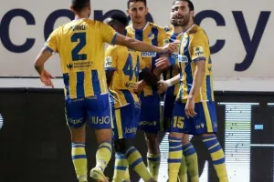 Νέα Σαλαμίνα-ΑΠΟΕΛ: Το "τρένο" του Μιλόγεβιτς πέρασε και από το "Αμμόχωστος"! (φώτος)