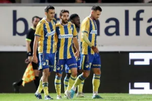 Νέα Σαλαμίνα-ΑΠΟΕΛ: Το "τρένο" του Μιλόγεβιτς πέρασε και από το "Αμμόχωστος"! (φώτος)