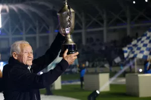 Ολες οι προσωπικότητες του Απόλλωνα που μετέφεραν τα τρόπαια στο νέο γήπεδο (φώτος)