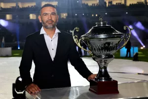 Ολες οι προσωπικότητες του Απόλλωνα που μετέφεραν τα τρόπαια στο νέο γήπεδο (φώτος)