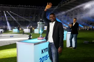 Ολες οι προσωπικότητες του Απόλλωνα που μετέφεραν τα τρόπαια στο νέο γήπεδο (φώτος)